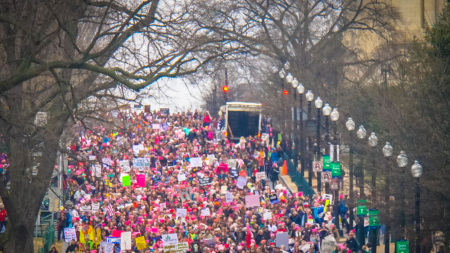 トランプのアメリカに漂うファシズムの不吉な予感と抵抗の足音